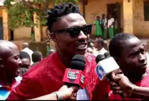 Big Brother 2017 Winner Efe Donates Classroom Desks To ECWA Primary School